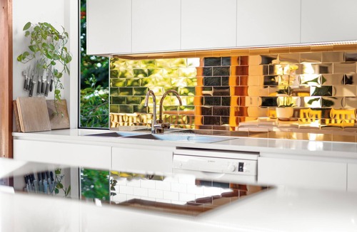 Yeronga House | Spacious and close to everything.