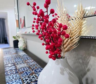 Williams Landing House | Spacious and stylish house, close to Metro, fully AC