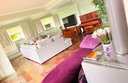 Lenah Valley Apartment | Spacious Apartment with the view of Mt. Wellington