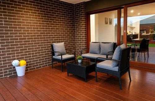 Tarneit House | Spacious Bali Retreat Gaming Gym and Pool access