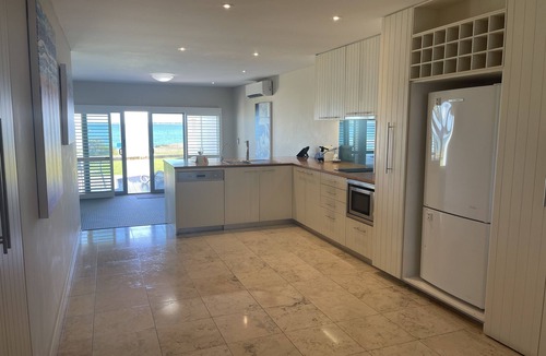 Mandurah Villa | Spacious Beachside Villa perfect for couples
