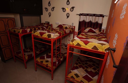 Sadras Apartment | Spacious bedrooms PG House in wonderful Chennai with AC, fitness room, WiFi