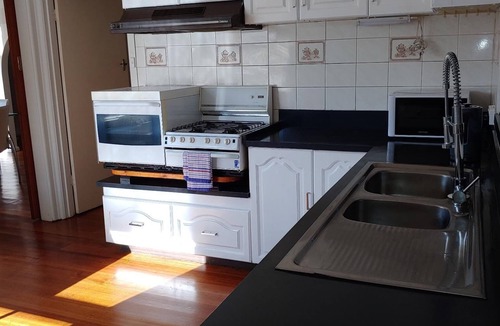 Wantirna South House | Spacious & Bright 4 Bedroom Family House & Garden