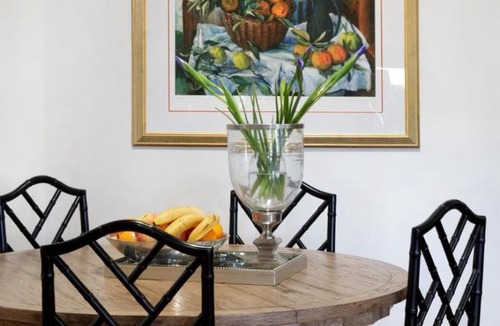 Cotswold Hills House | Spacious Bright & Luxurious 5BR Family Retreat