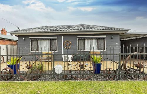 South Albury Apartment | Spacious Central Stay on Olive