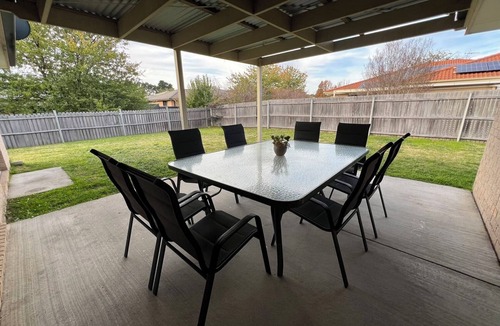 McKellar House | Spacious cheerful and comfortable family home