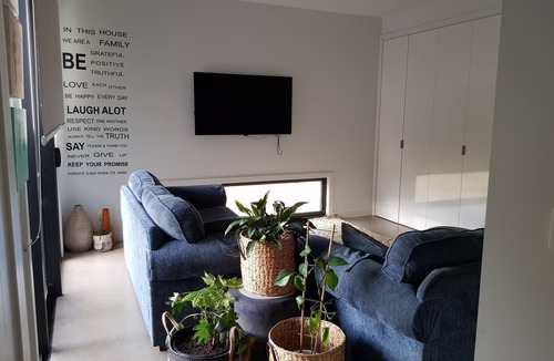 Bellbrae House | Spacious Coastal Oasis, Bush meets Beach Family Home