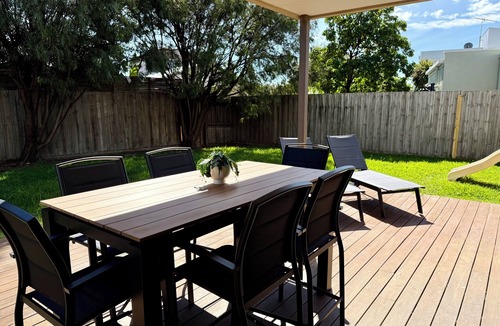 Torquay House | Spacious Coastal Retreat 400m to the Beach