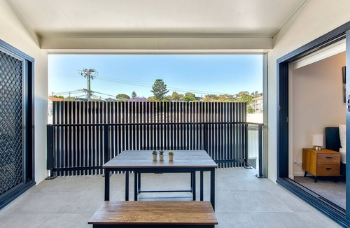 Mount Gravatt East Apartment | Spacious Family 3BR Top-Floor Stay | Views, 2-Car Parking & EV-Friendly