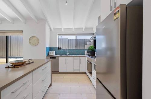 West Leederville House | Spacious Family Getaway in West Leederville