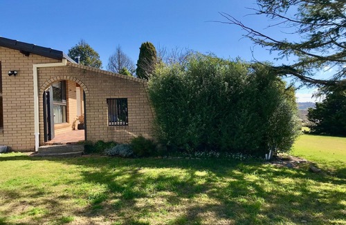 Tenterfield Apartment | Spacious Family Retreat on the edge of Tenterfield