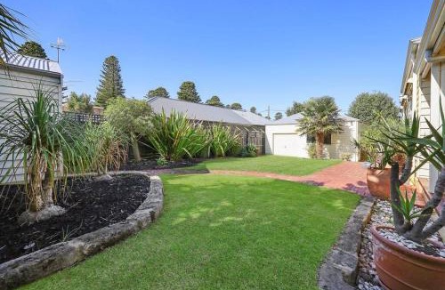 Warrnambool House | Spacious four bedroom central house sleeps 8