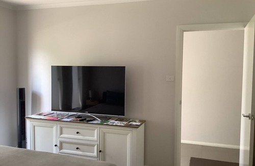 Campbelltown House | ✧ Spacious full private Guest Suite with Private entrance