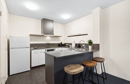 East Perth Apartment | Spacious Holiday Apartment on Hay St CBD