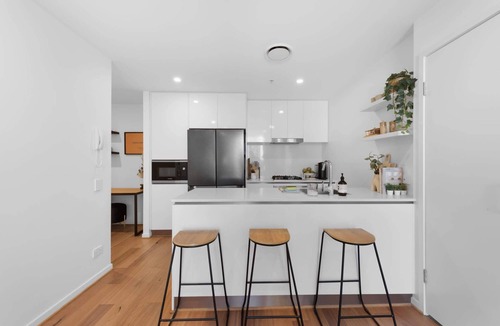 Newstead Apartment | Spacious Inner-City Apartment with Pool