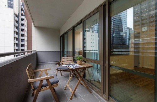 Chinatown Apartment | Spacious Inner-city Stay with King Bed and Balcony