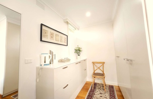 Highett House | Spacious King Room 4 Near Shopping & Free Parking