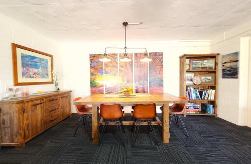 Highett House | Spacious King Room 8 with Full Kitchen & Free Parking