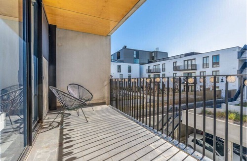 Kingston Apartment | Spacious Kingston Foreshore Apt