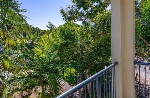 Urangan Apartment | Spacious Mantra Hotel Room
