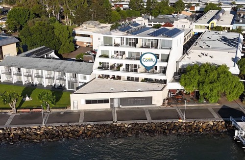 Batemans Bay Apartment | Spacious Modern Apartment in Batemans Bay