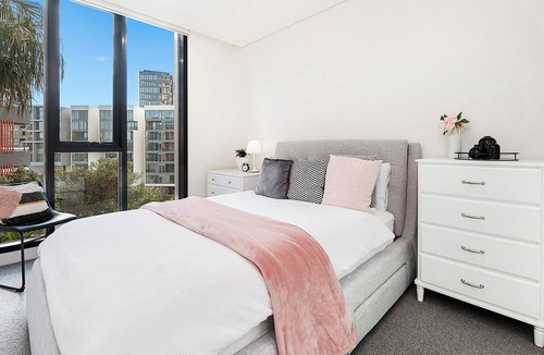 Wentworth Point Apartment | Spacious Modern Apartment close to Sydney Olympic Park and Ferry