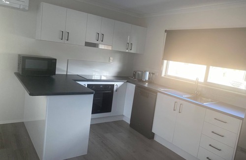 Pialba Apartment | Spacious modern Beachside 2 Bedroom Unit.