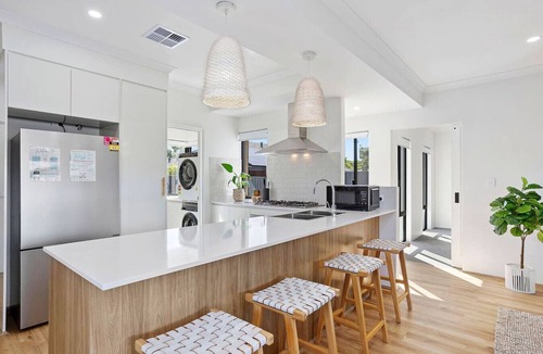 Dianella House | Spacious & modern Dianella!