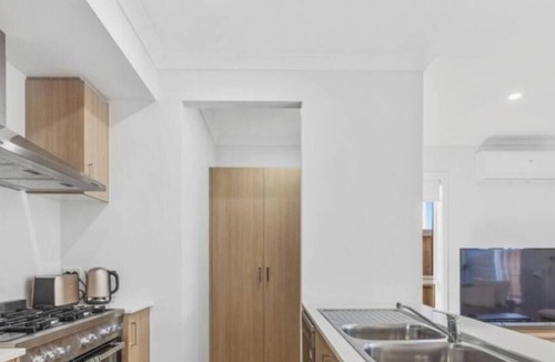 Officer House | Spacious Modern Retreat in Officer | Perfect for Families