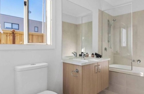 Officer House | Spacious Modern Retreat in Officer | Perfect for Families