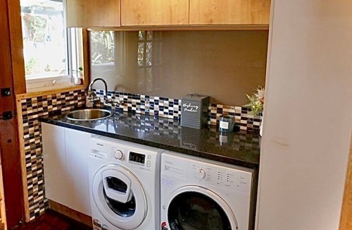 Wallan House | Spacious Mud Brick Retreat - Gateway to Adventure!