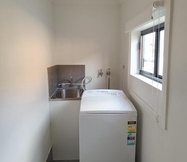 St. Albans House | Spacious Queen Room in Newly Renovated Home - SA1