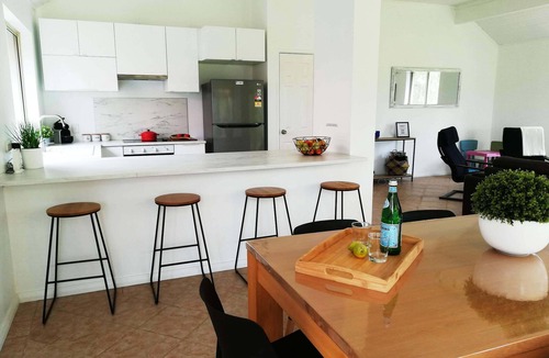 Dunsborough House | Spacious & quiet home with extended Golf views, close beach & CBD, WiFi