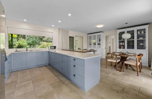 Dromana House | Spacious retreat with ocean views
