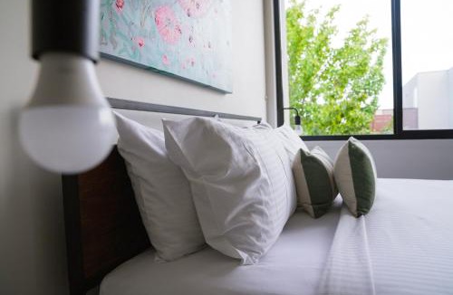 Richmond North House | Spacious Richmond Home - Walk to MCG, Venues & CBD