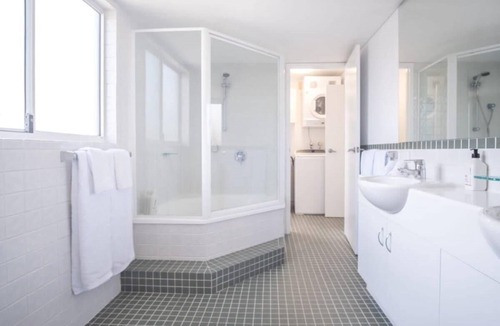 Dicky Beach Apartment | Spacious Seaside Oasis on Dicky Beach