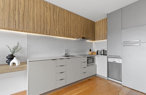 Saint Kilda South Apartment | Spacious St Kilda by Ready Set Stay