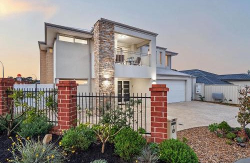 Gwelup House | Spacious Stay near Karrinyup