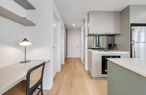 Fortitude Valley Apartment | Spacious & stylish apartment in James Street Precinct with pool, gym and rooftop