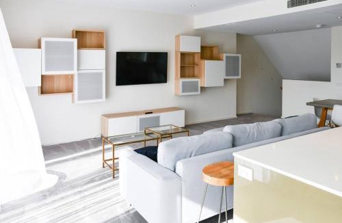 City West Apartment | Spacious sun-drenched apartment, centrally located