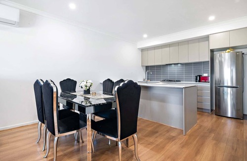 Tarneit House | Spacious Tarneit Home with Private Garden