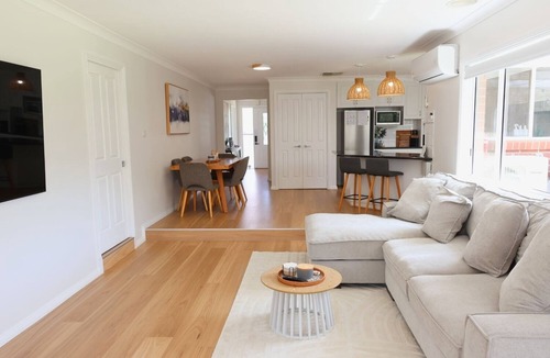 Tatton House | Spacious, Thoughtfully Prepared 4BR Home in Wagga