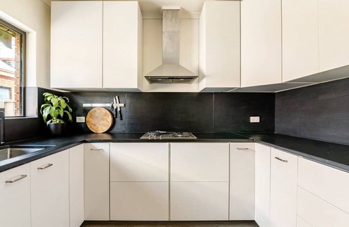 Unley House | Spacious Unley Home | Fast WiFi & Free Parking