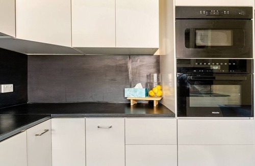 Unley House | Spacious Unley Home | Fast WiFi & Free Parking