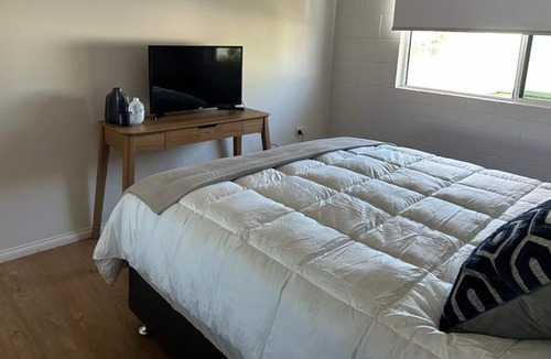 West End Apartment | Special offer*Available now@480 PW! Amazing Views to Castle Hill
