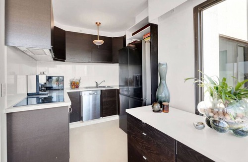 Middle Park Apartment | Spectacular Bay & City Views | Pool & Parking