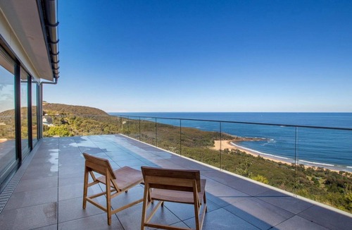 Killcare Heights House | Spectacular Ocean Views by HolidayCo.