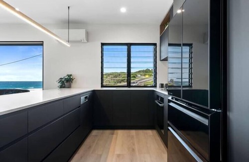 Coolum Beach Apartment | SPECTACULAR "THREE BAYS"