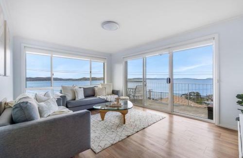 Sandy Bay House | Spectacular View, Modern Comfort