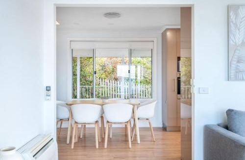 Sandy Bay House | Spectacular View, Modern Comfort
